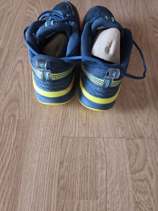 Papucii pentru sport in sala marimea 42marca Victor