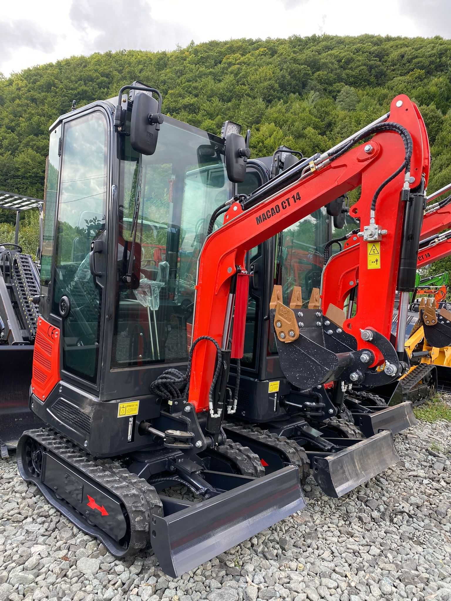 Miniexcavator Macao CT14- Transport Gratuit in toata tara!!!