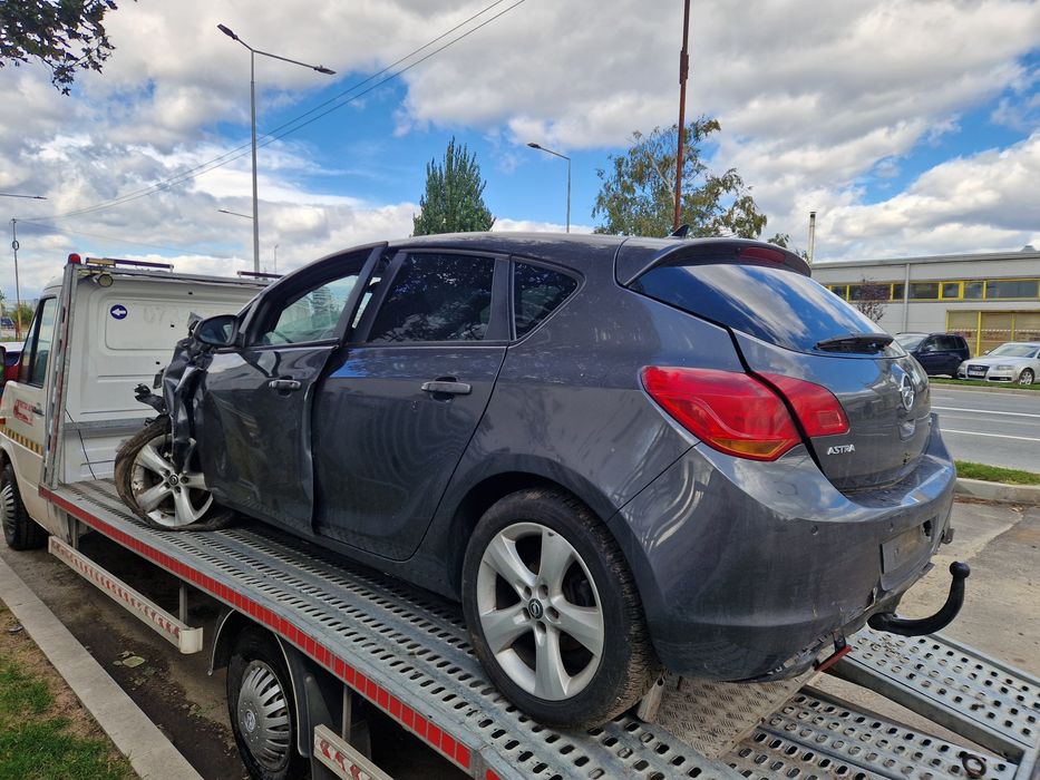 Vand Opel Astra J Avariat !