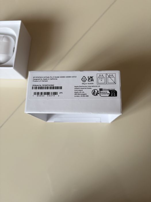 Слушалки AirPods Pro 3