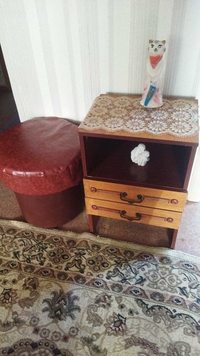Тумбочки продам , пуфик