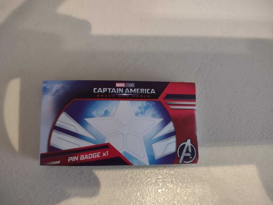 set notebook ,insigna si  casti wireless marvel captain america