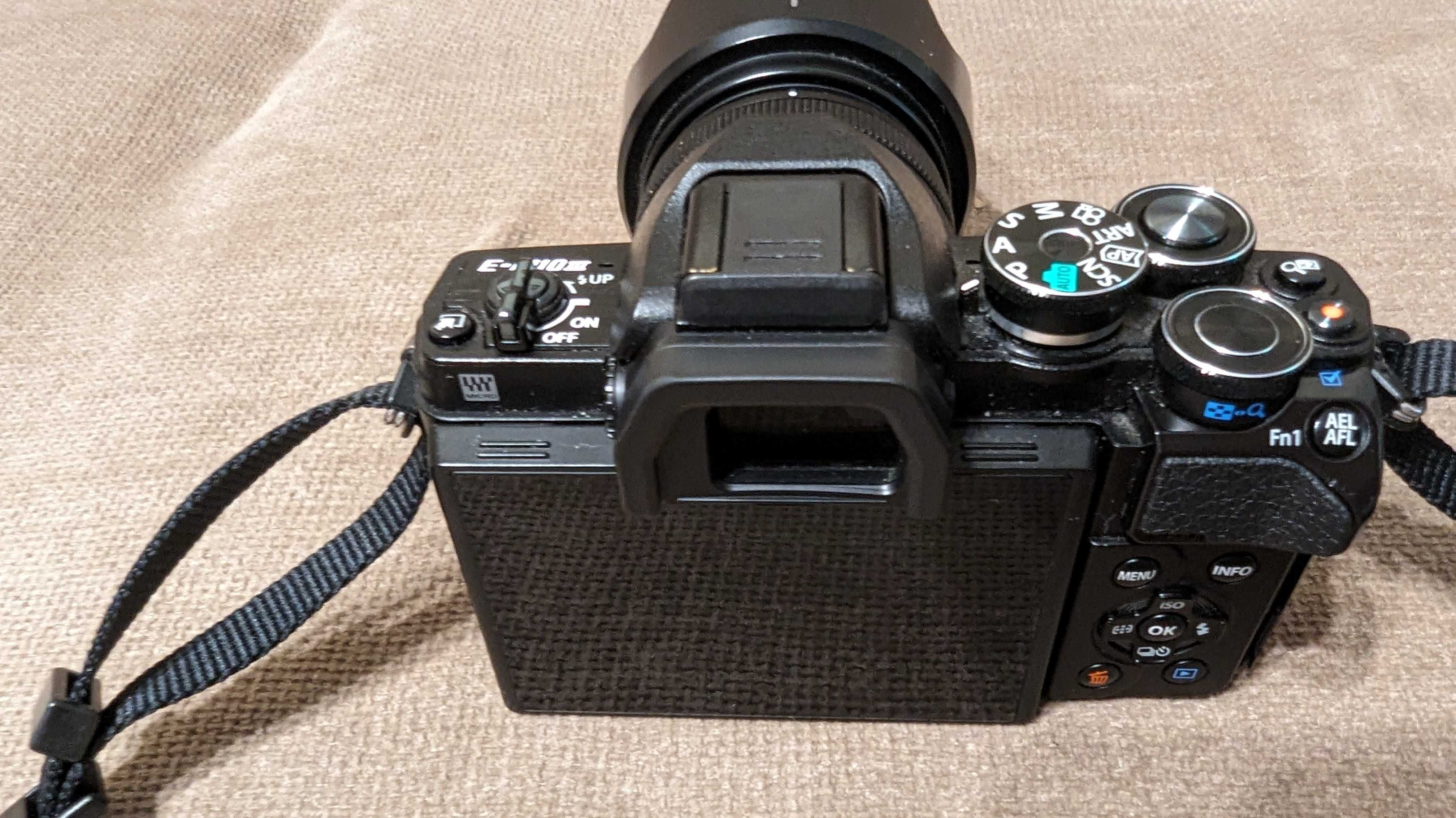 Mirrorless Olympus M10 Mark III la cutie cu obiectiv  nefolosit ca nou