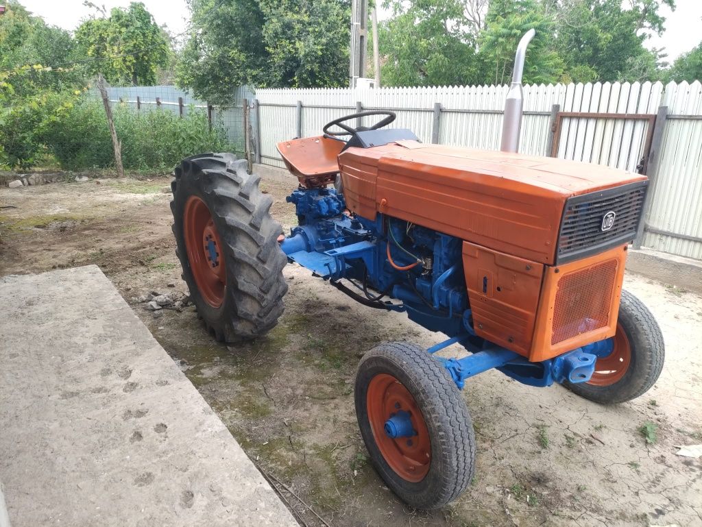 Tractoras  u445 revopsit și Refăcut recent
