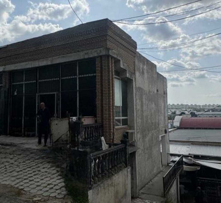 Zarqaynar roparasida 3 qavatli dokon sotiladi