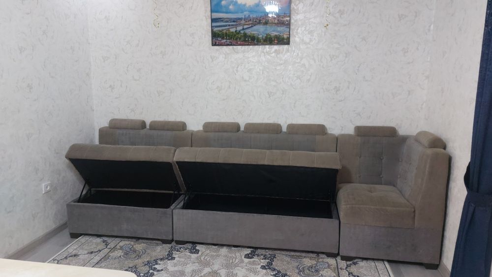 Kuxinni ugalok stoli bilan axvoli yaxshi tumbachasi 2ta