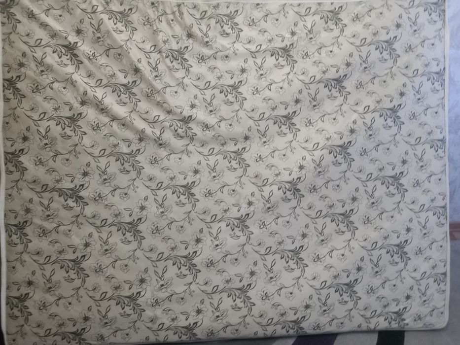 Двух спальный матрац.