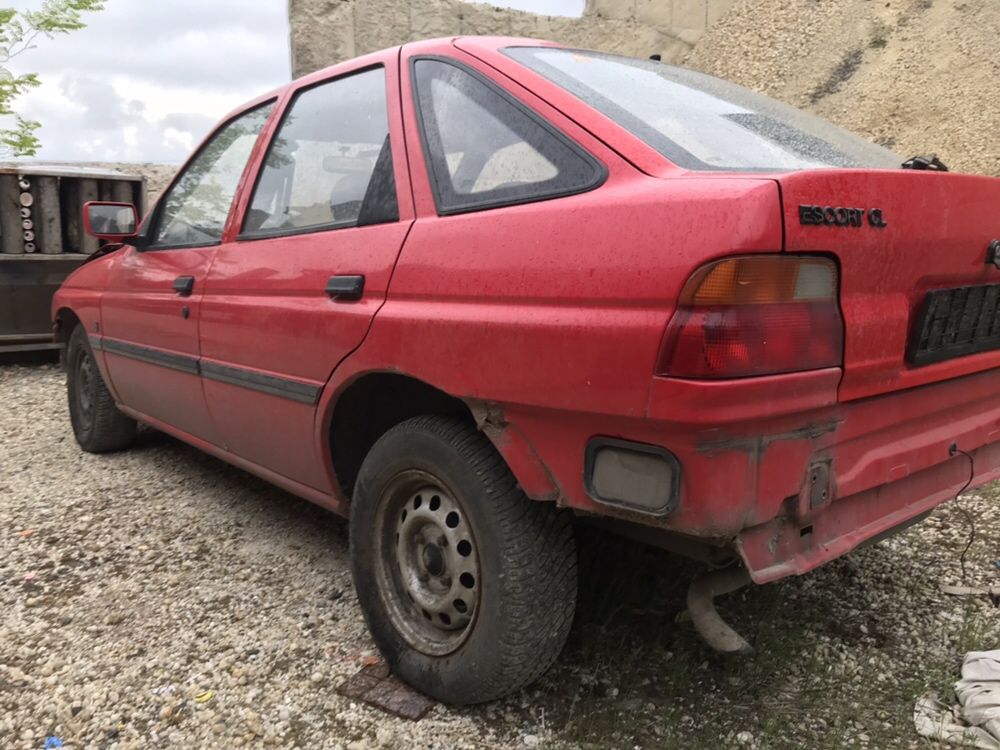 Ford Escort 1.6 На Части