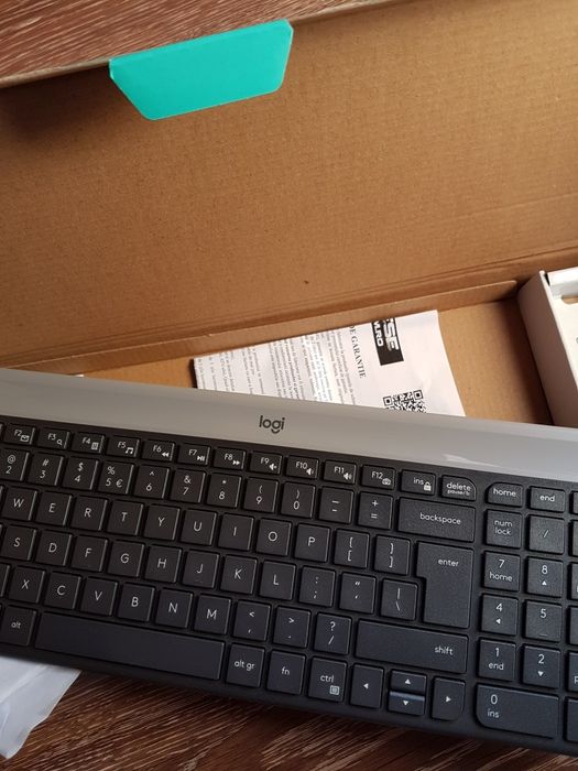 Vind tastatură logi,aproape nouă,nu răspund la mesaje