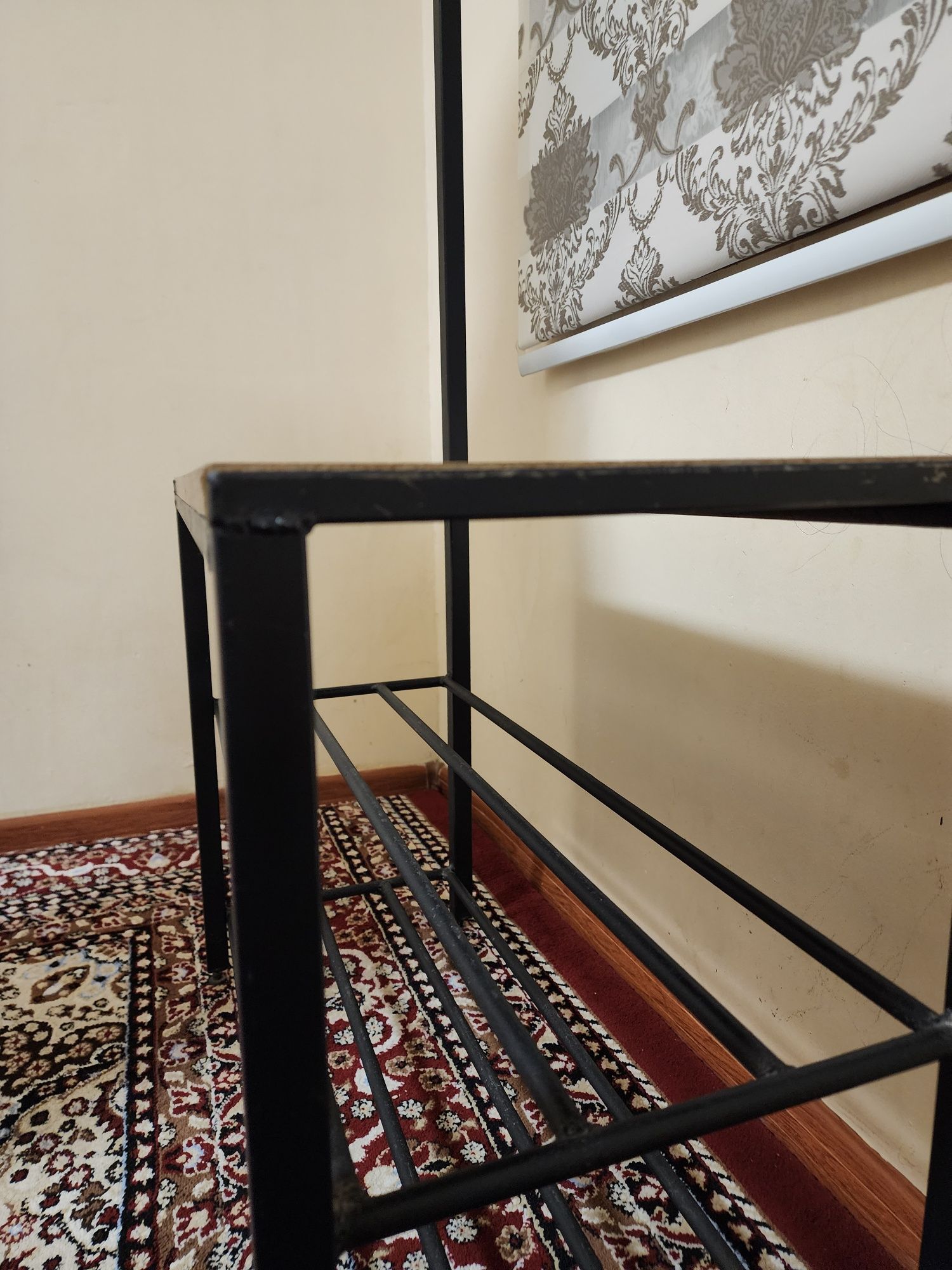 Pol kiyim ilgichi, poyabzal uchun tokcha bilan, 3 tokcha
