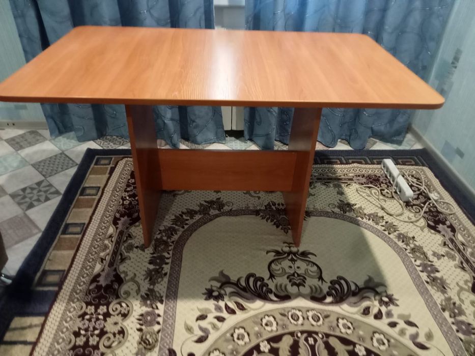Продам обеденный стол