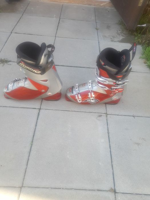 Продавам ски обувки