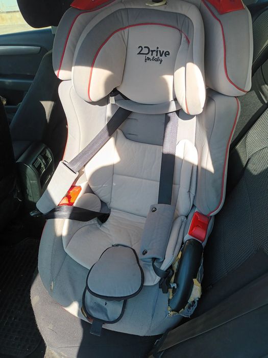 Scaun auto cu sistem isofix
