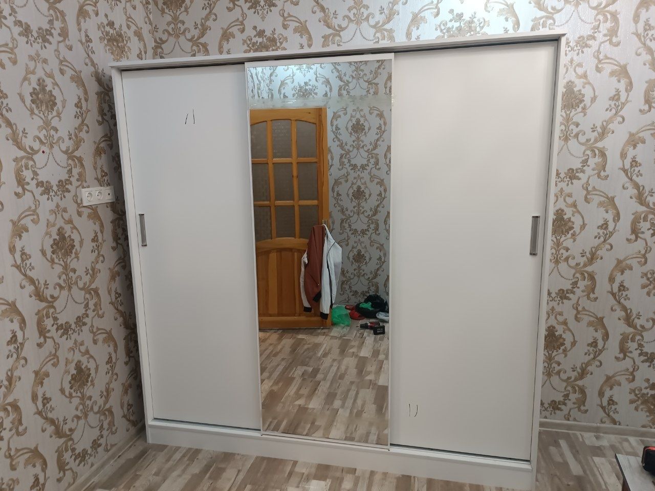 Shkaf sotiladi dastafka ustanovka bepul