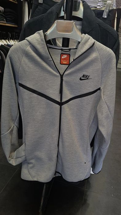 Hanorace Denim TEARS,  Lacoste,  nike tech 300 lei/buc