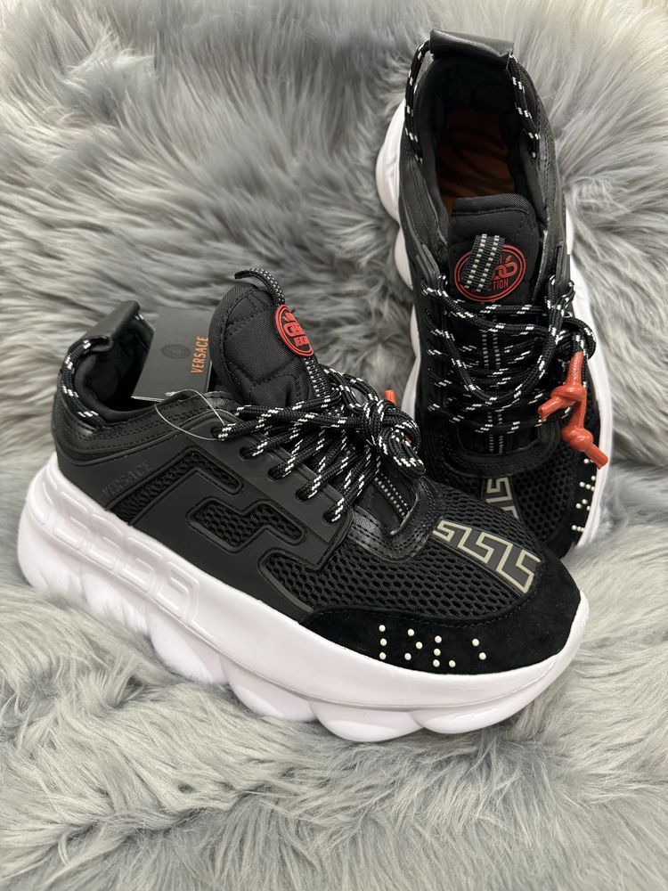 40-44 Versace Chain Reaction Black