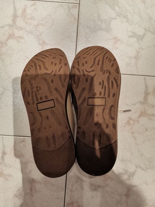 Продавам дамски кожени обувки 37 номер