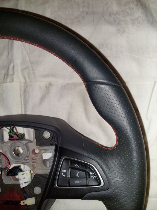 Unicat/Nou! Volan focus ST cu Incalzire/pilot ford kuga,c-max,ecosport