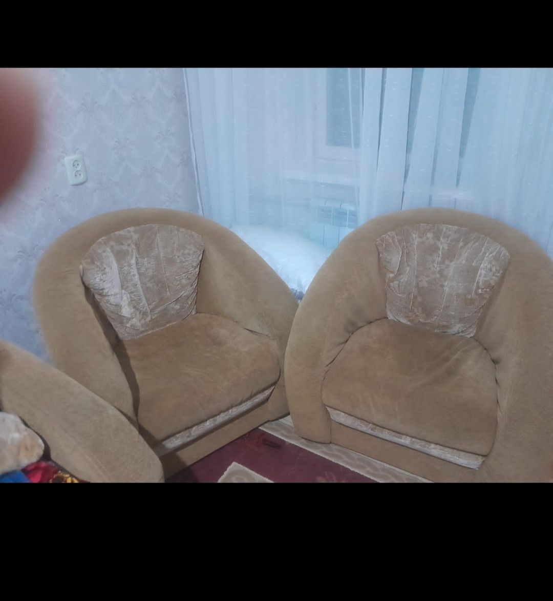 Продам диван и 2 кресло.