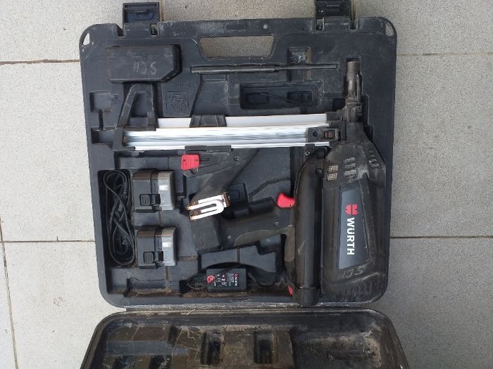 Пистолет за директен монтаж (коване) в дърво, бетон и метал Вюрт