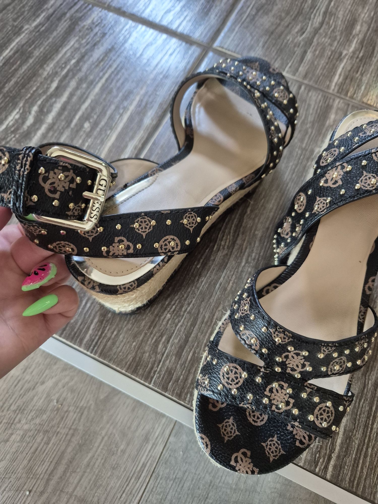 Дамски сандали Guess