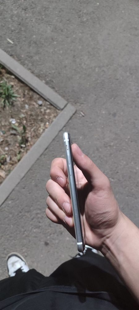 СРОЧНО продам Iphone se 2020 в идеальном состоянии