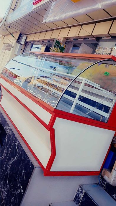 Витринный холодильник.