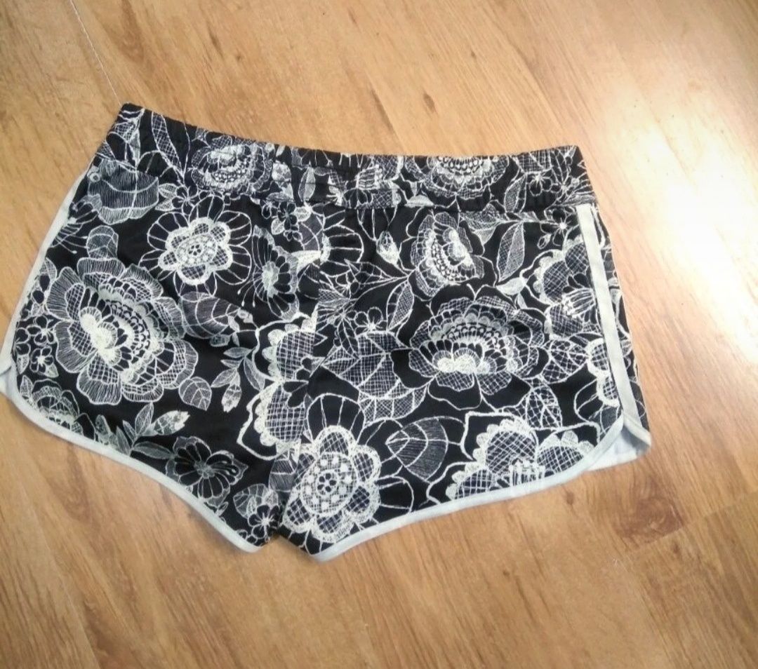 Pantaloni scurți de damă Adidas mărimea 40 M