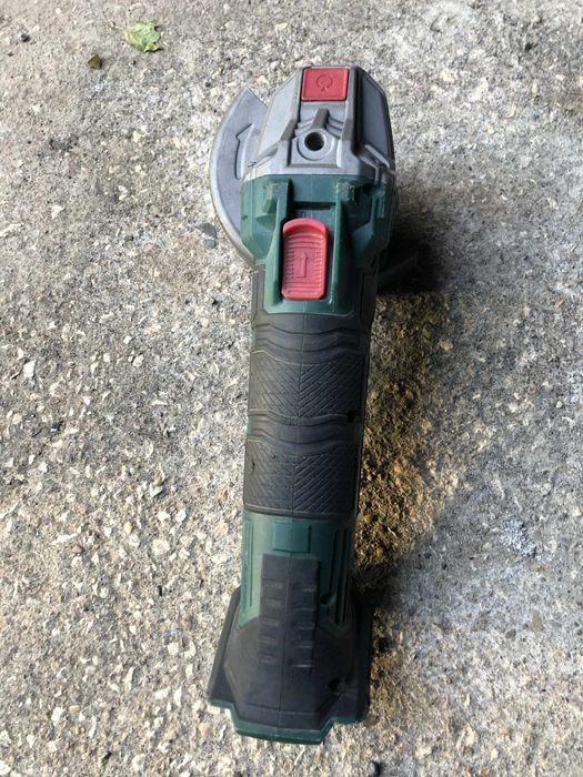 Акомулаторен ъглошлайф 20v Parkside не работещ