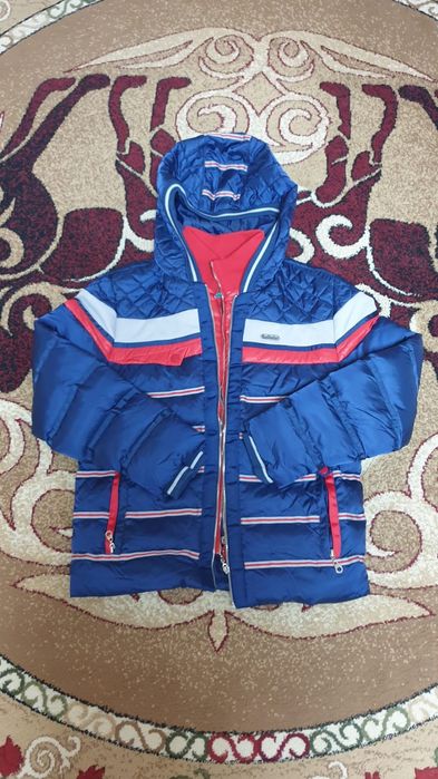 Куртки на мальчика 12..13..14 лет впоряде плюс шапки по 200 тнг