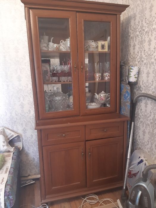Платиный шкаф с стиллажом