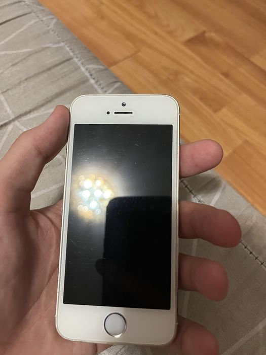 Айфон 5с, не включается