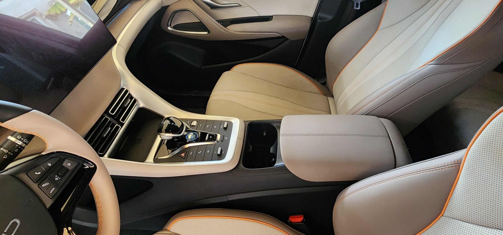 Продаётся BYD song PRO жемчужно белого цвета2025 г.в. в отличном состо