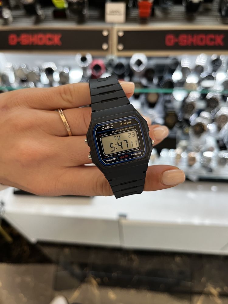 Часовник Casio F-91W-1YER