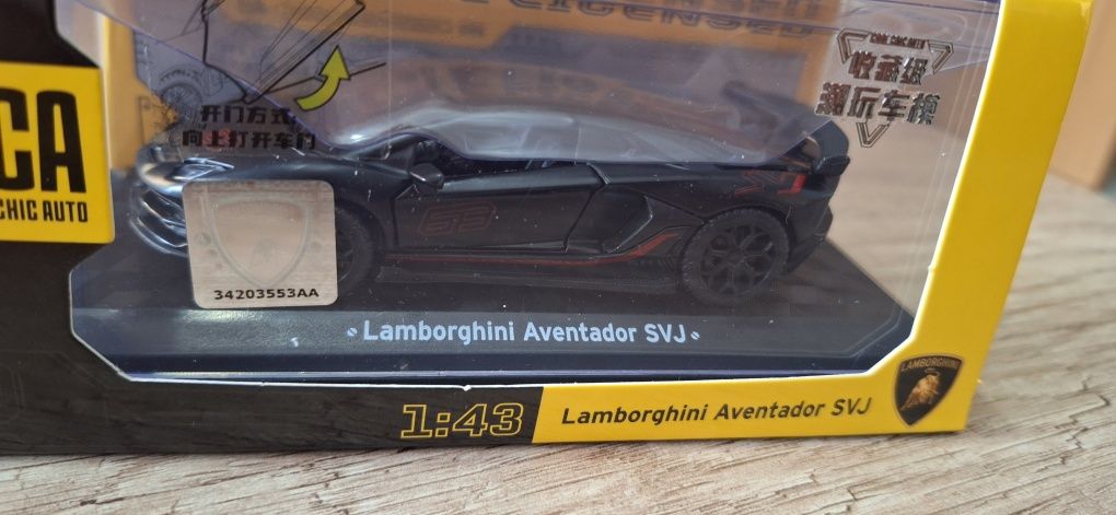 Macheta oficiala Lamborghini Aventador 1:43