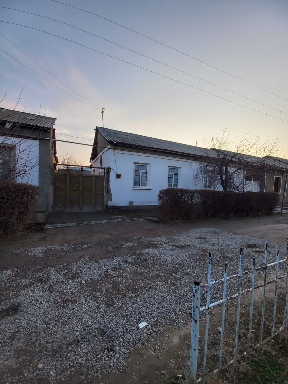 Срочно ховли сотилади