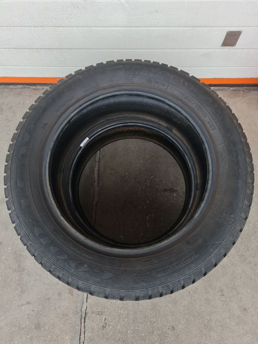 Всвсезонни гуми 2 броя GOODYEAR Vector4Seasons 215 60 R17 дот 4717