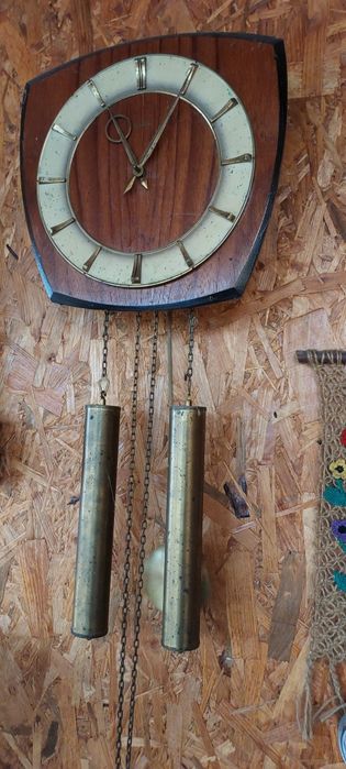 Pendula de perete mecanică