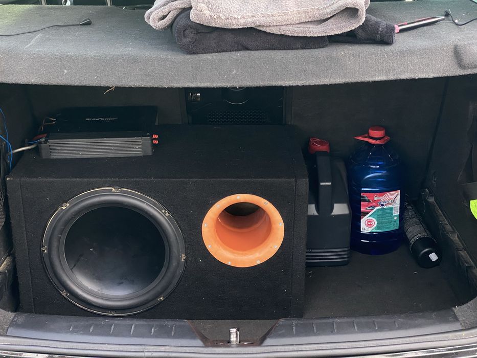 Subwoofer auto