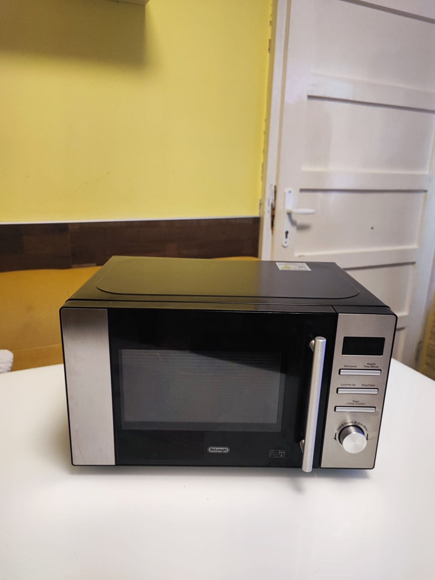 Микровълнова DeLonghi 20L. нова