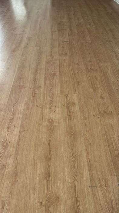 Ламинат коричневый и серый в хорошем состоянии