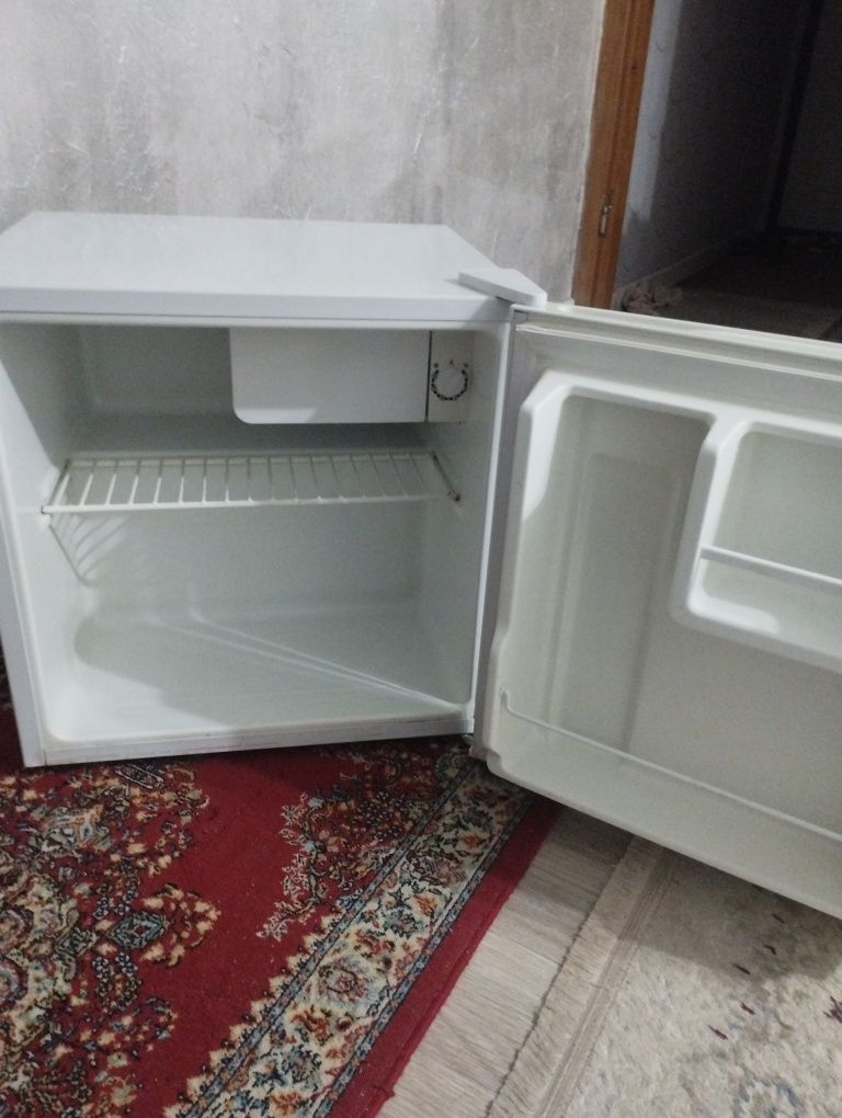 Мини холодильник Midea