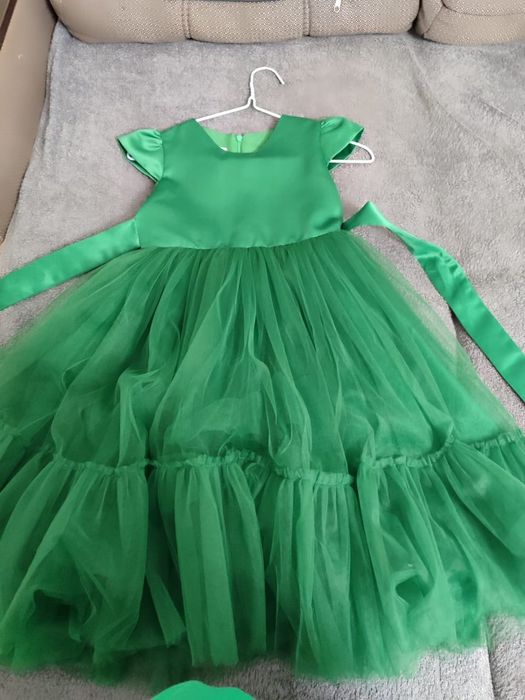 Продам красивое платье для девочки