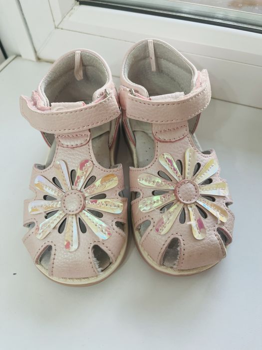 Сандали на девочку