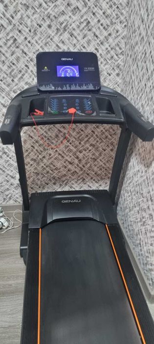 Продается беговая дорожка GENAU, почти новая