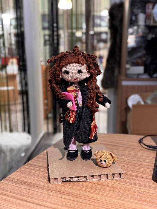 hermione papusa crosetata manual din seria harry potter