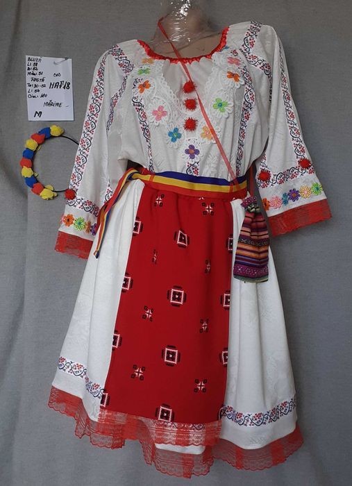 Costum popular marimea M,pentru 15-16-17-18 ani