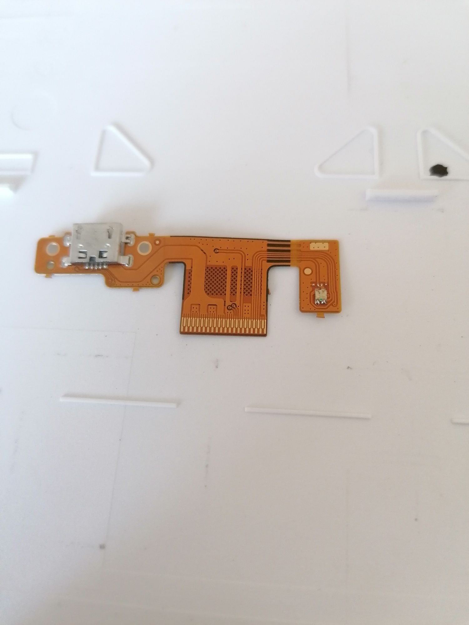 USB порт за Леново йога 10 инча В 8080