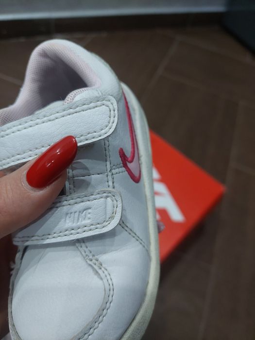 Продавам детски маратонки Nike