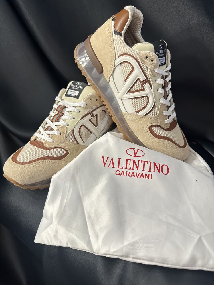 Обувки Valentino